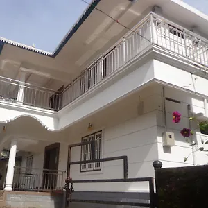  Guest house Aarons India